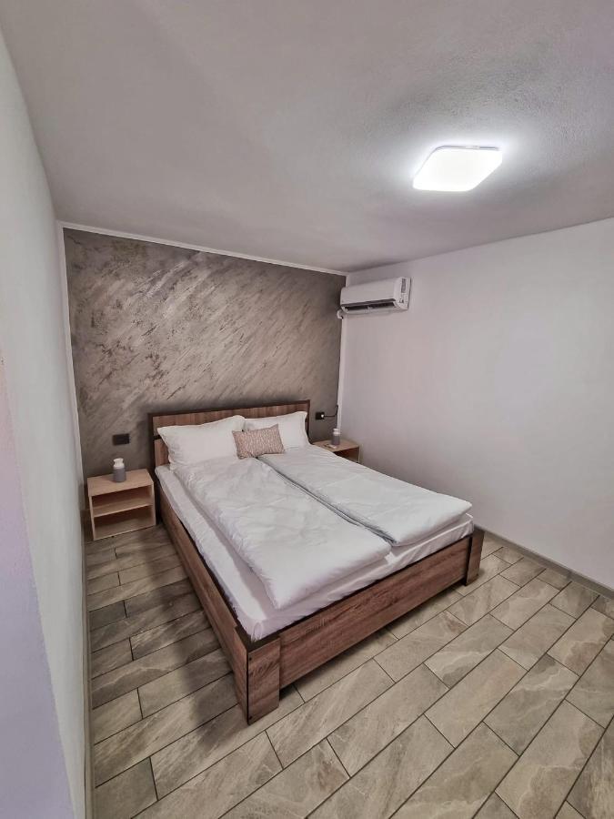 Cabana Varad Coronini Moldova Veche Экстерьер фото