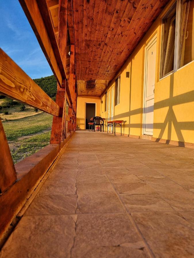 Cabana Varad Coronini Moldova Veche Экстерьер фото
