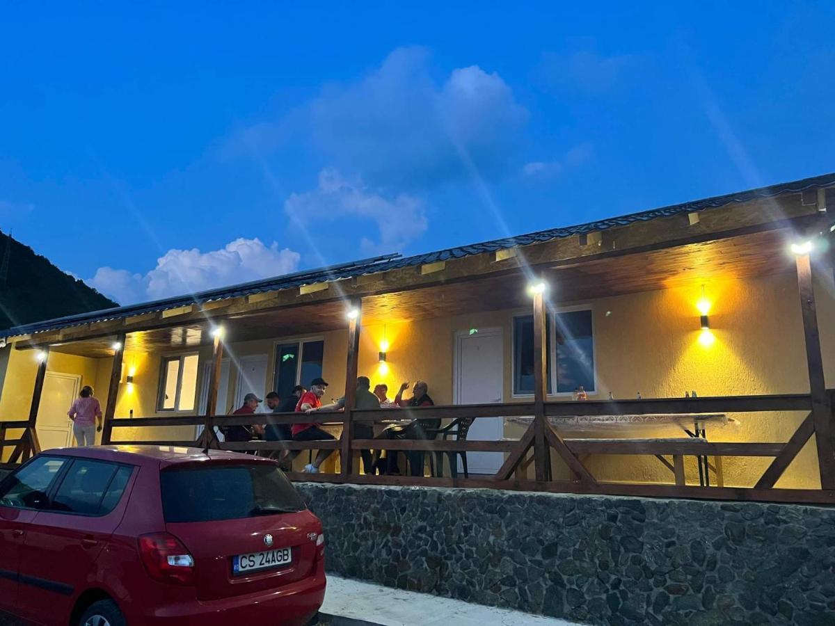 Cabana Varad Coronini Moldova Veche Экстерьер фото