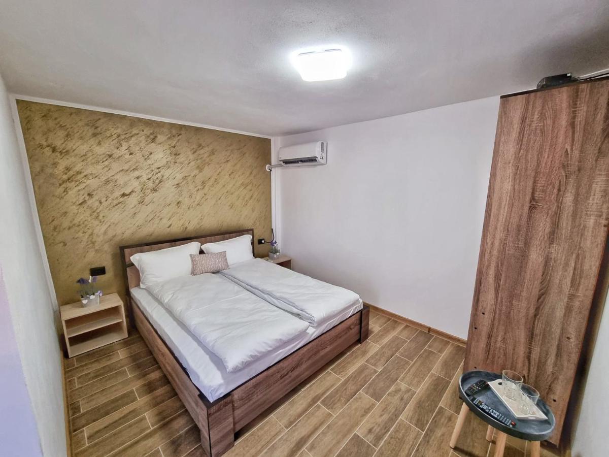 Cabana Varad Coronini Moldova Veche Экстерьер фото