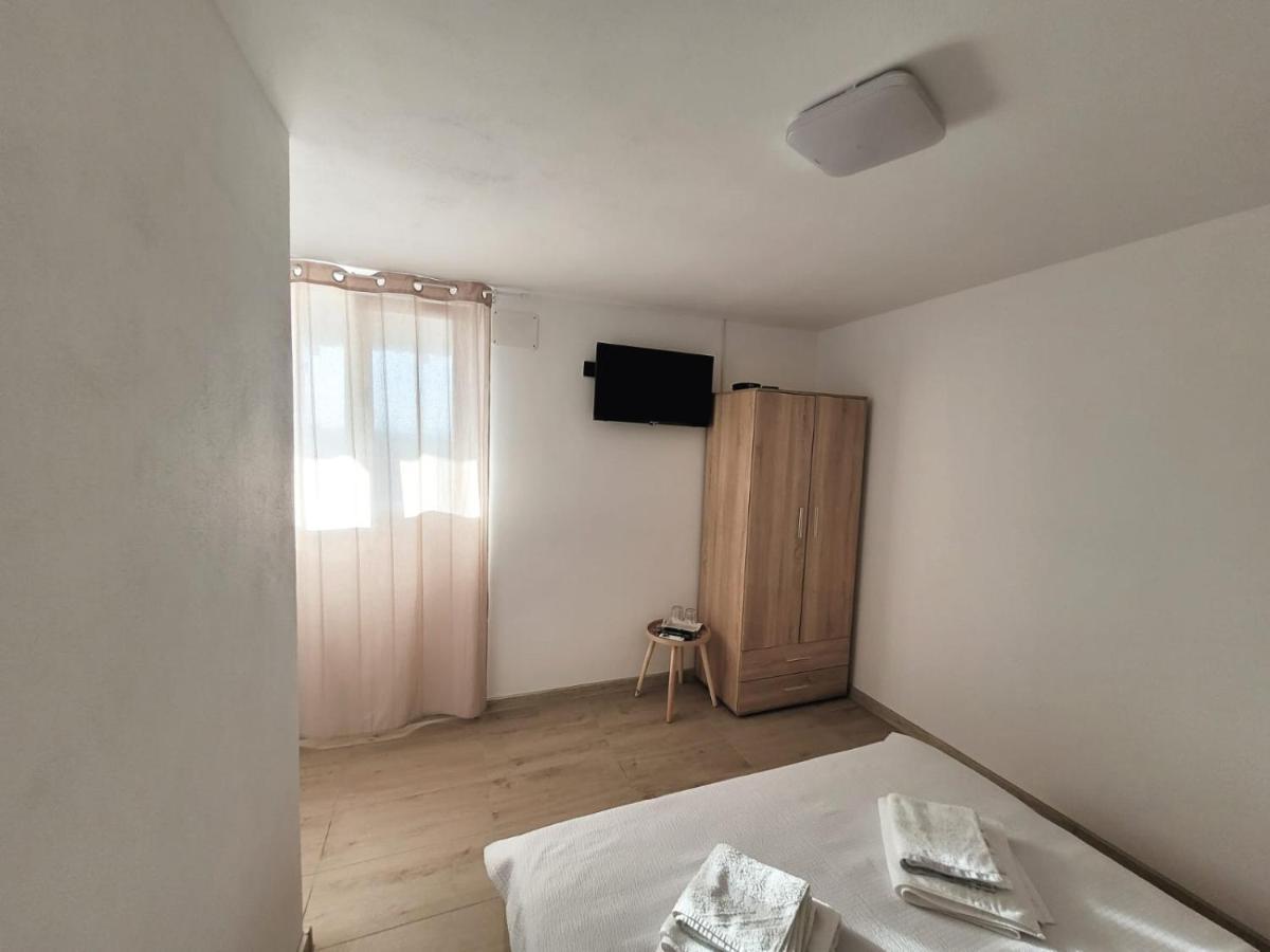 Cabana Varad Coronini Moldova Veche Экстерьер фото