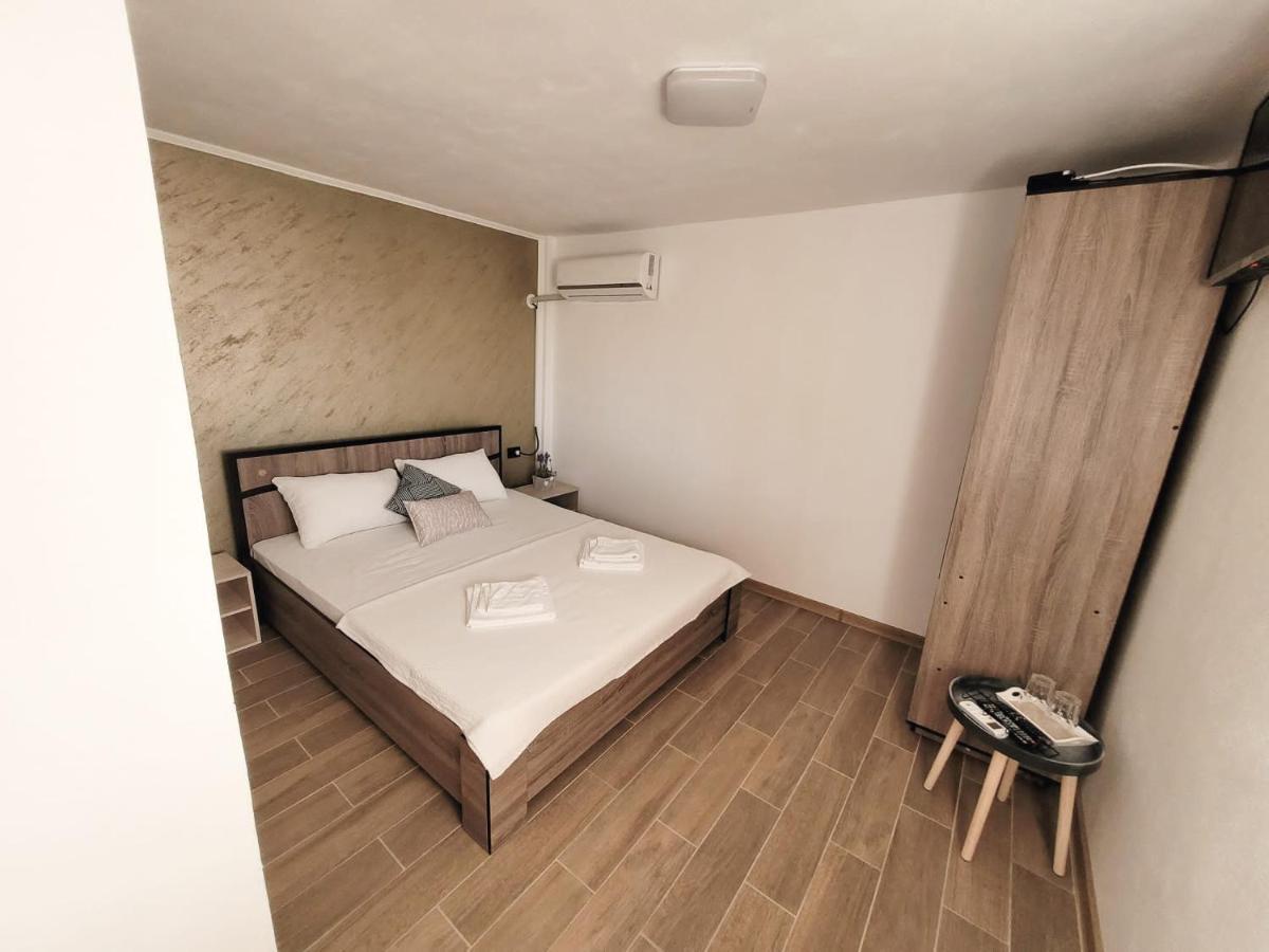 Cabana Varad Coronini Moldova Veche Экстерьер фото