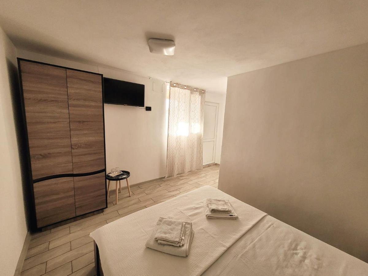 Cabana Varad Coronini Moldova Veche Экстерьер фото
